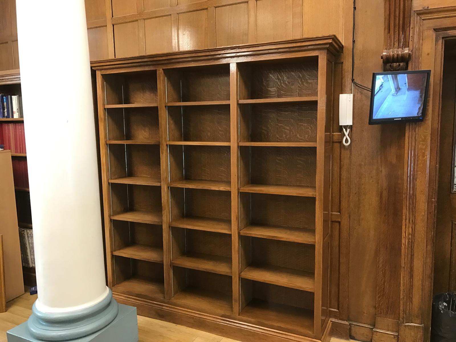 Salon z parkietem dębowym